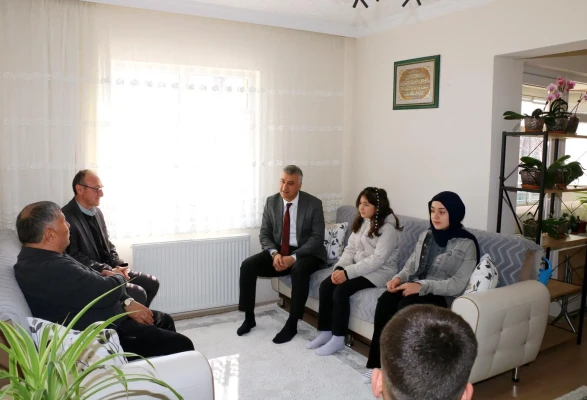 Amasyalı Öğrencilerden Şehit Ailesine Ziyaret