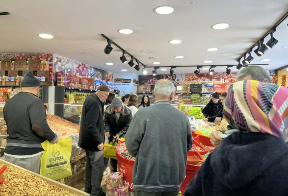 Merzifon'da Bayram Öncesi Çerez Kuyruğu!