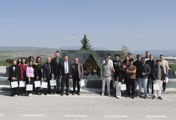 Amasya Üniversitesi Öğrencileri Ahlatcı Holding’de