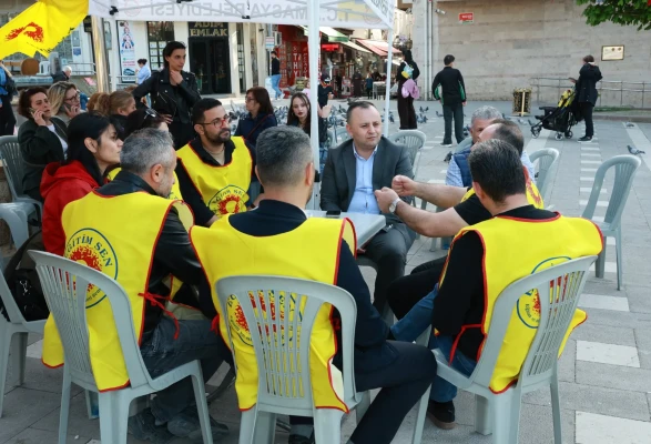 Başkan Sevindi Eğitimcilerin Yanında