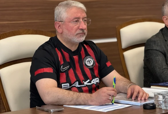 BAŞKANIN FORMA AŞKI