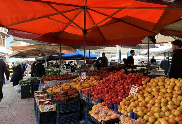 Merzifon Pazarında Cep Yakan Etiketler