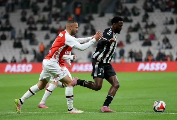 Dolmabahçe'de Sessiz Gece