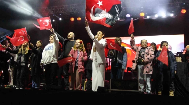 Melek Mosso'dan Amasya'da 29 Ekim Cumhuriyet Bayramı konseri