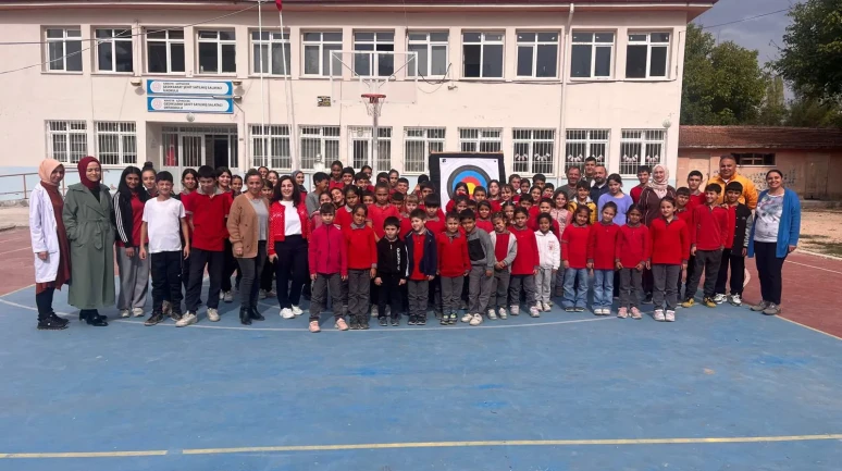 Köy Okulunda İlk Okçuluk Eğitimi Heyecanı