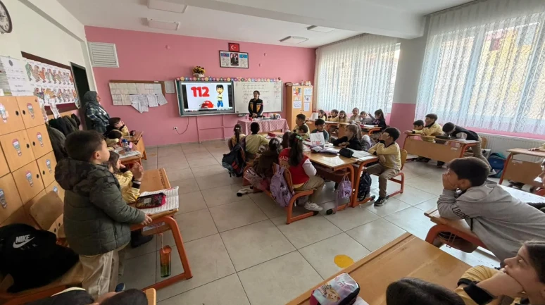 Amasya’da Minik Öğrencilere 112 ve Ambulans Eğitimi
