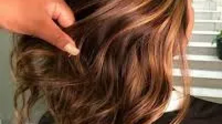 Kadınlarda Saç Boya Rengi Modası 2025