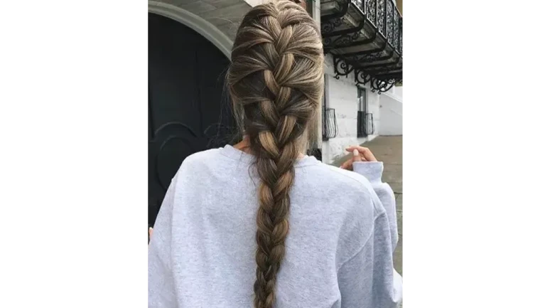 Saç Örmek Saçı Besler mi Yoksa Kırar mı? Uzmanlardan Saç Sağlığına Dair Önemli Uyarılar