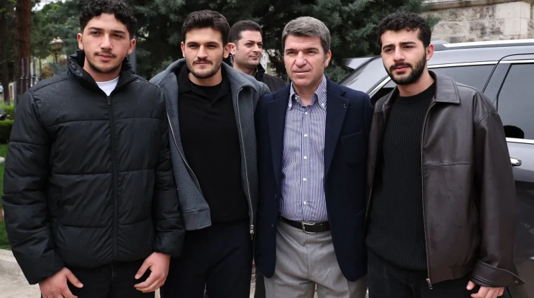 Vali Önder Bakan, Vatandaşlarla Bir Arada