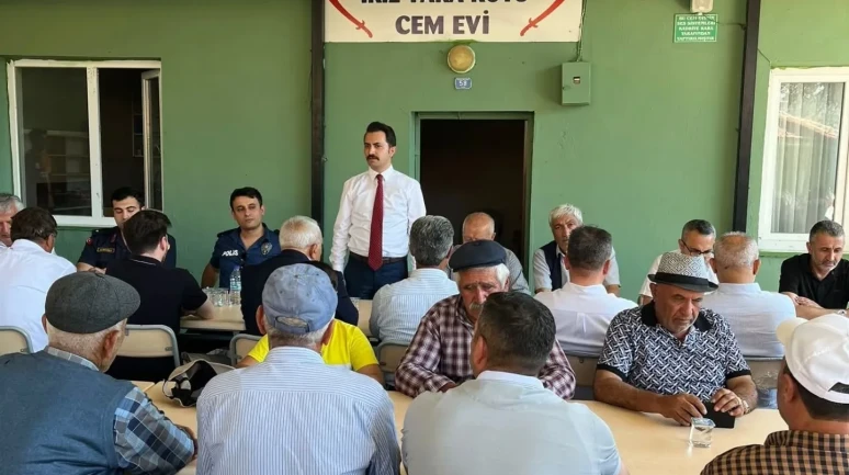 İkizyaka Köyü’nde Aşure Günü Buluşması: Aynı Kazanda Birlik ve Dayanışma