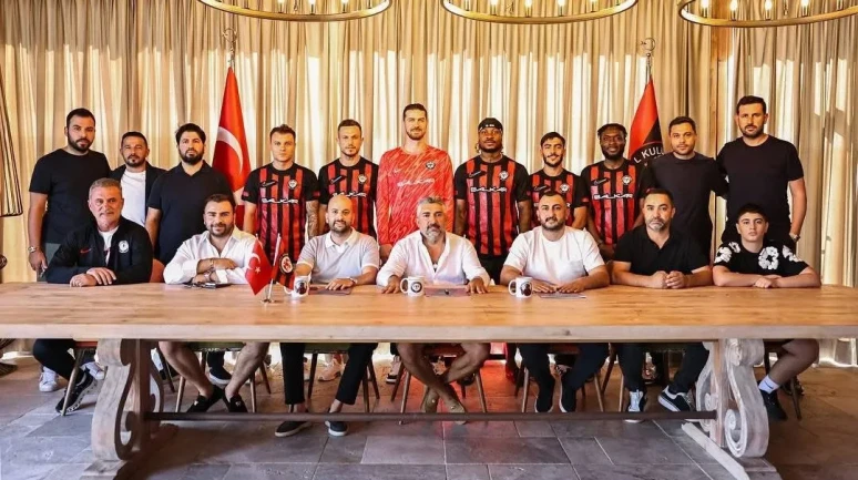 Çorum FK’dan Kırmızı Siyah İmza Şovu: 6 Yeni İmza