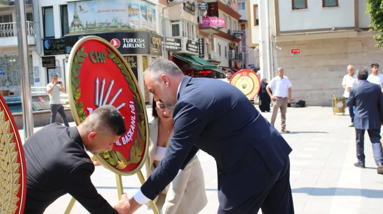 CHP, 30 Ağustos Zafer Bayramı İçin Çelenk Sunumu Gerçekleştirdi