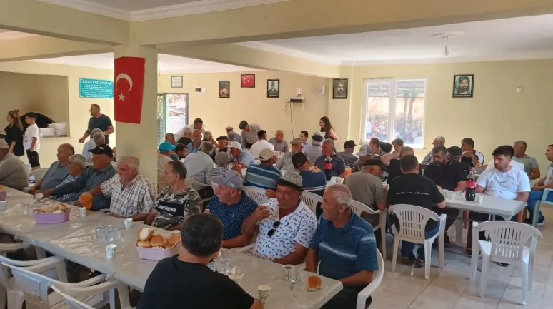 Kaymakam Osman Demirgül, İkizyaka Köyü’nde Geleneksel Mevlid Yemeğine Katıldı