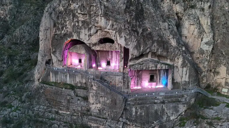 Amasya’nın Kayalara Kazınan 2 Bin Yıllık Sırrı!