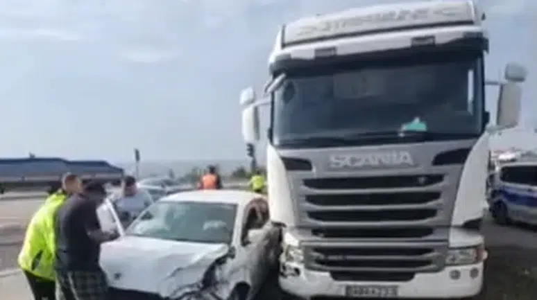 Suluova’da Kırmızı Işık Dehşeti! 2 Yaralı
