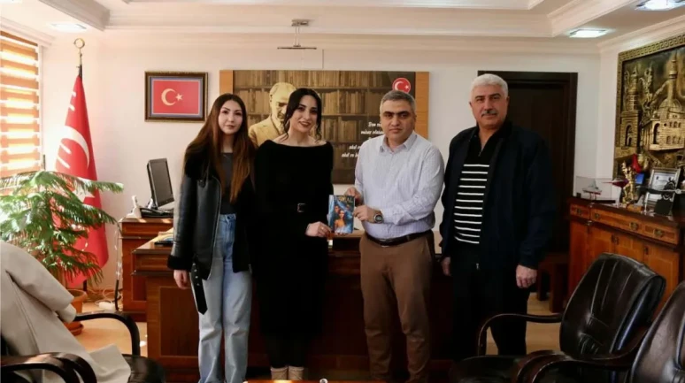 Merzifon’un Genç Yazarı Aslıhan Erkek’ten Kaymakam Karaaslan’a Anlamlı Ziyaret
