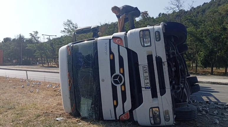 Amasya’da Tır Devrildi!