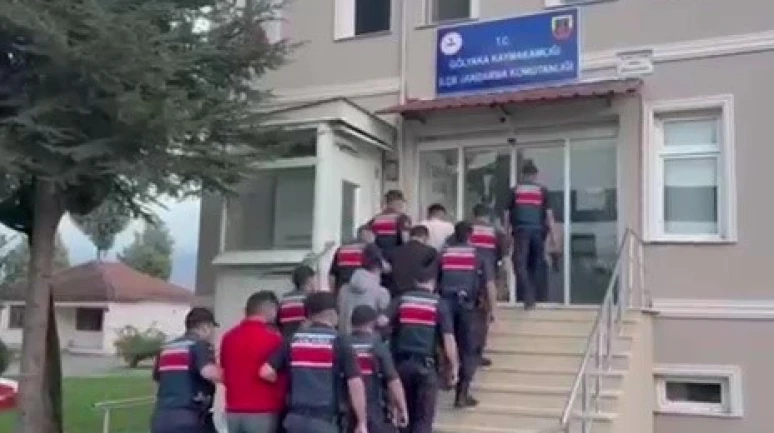 Havaya ateş açan 5 kişi kıskıvrak yakalandı