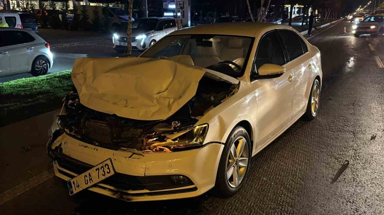 İki otomobil çarpıştı: 2 yaralı