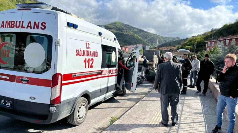 Motosiklet kamyona çarptı: 1 yaralı