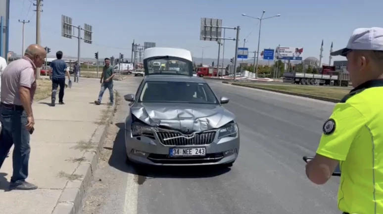 Çorum’da iki otomobil çarpıştı: 3 yaralı