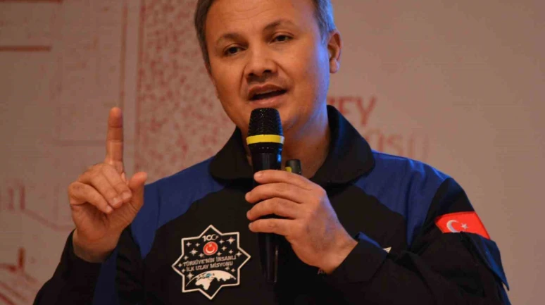 Astronot Alper Gezeravcı, üniversite öğrencileriyle buluştu