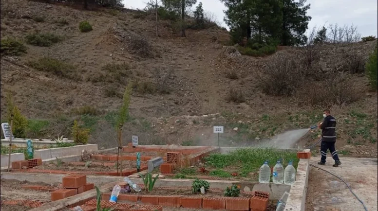 Amasya Mezarlıkları Bayrama Hazırlanıyor