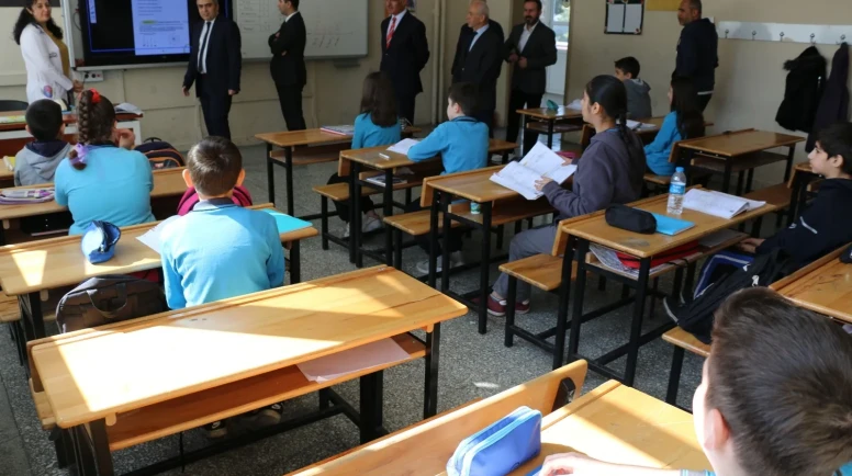 Kaymakam Karaaslan’dan Okul Ziyaretleri: Eğitim Süreçlerini Yerinde İnceledi
