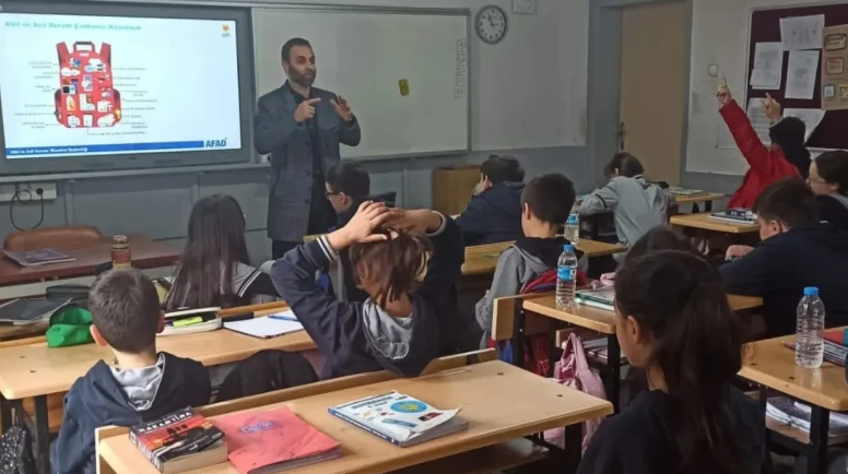 Merzifon Müftülüğü’nden Gençlere Afet Farkındalığı: Okullarda AFAD Eğitimi Verildi