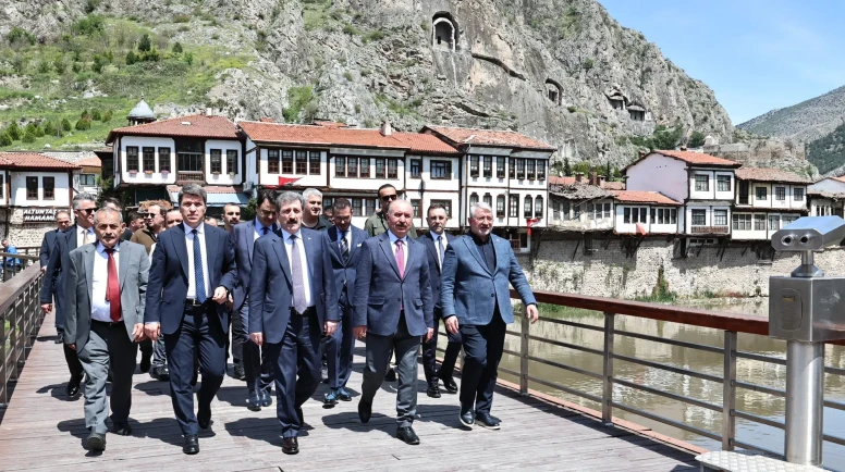 Amasya'da OKA Toplantısı Sonrası Tarihi İçeri Şehir Gezildi