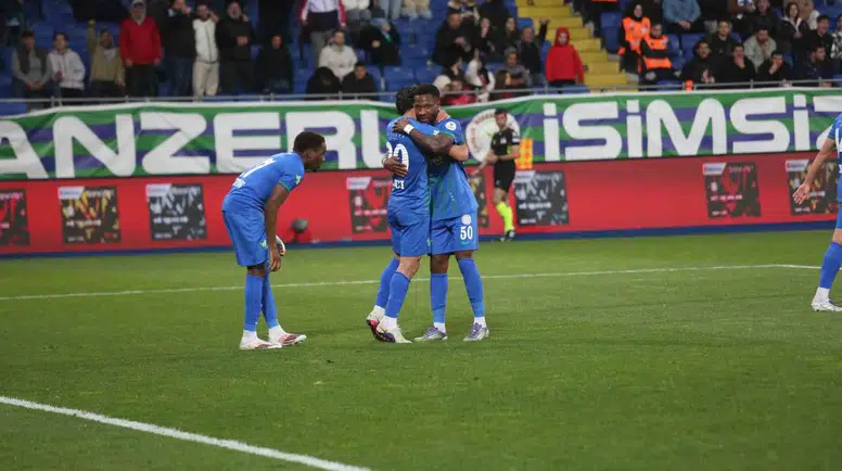 Rizespor evinde coştu