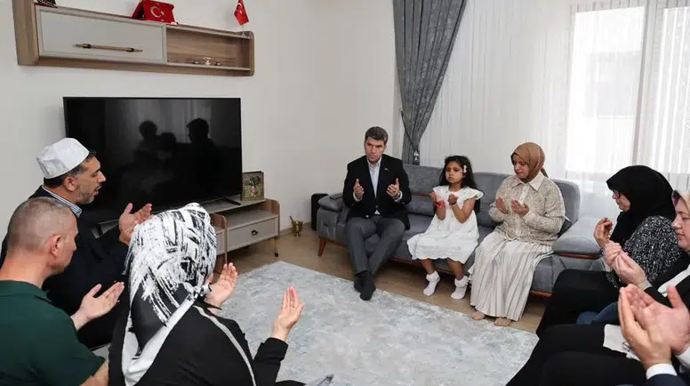 Vali Bakan Şehit Annesinin Bayramını Kutladı