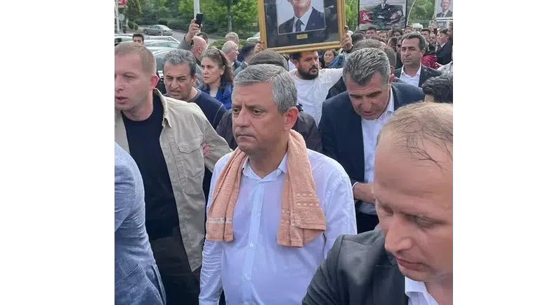 CHP’de Hareketli Saatler: Özgür Özel Meclis Yolunda