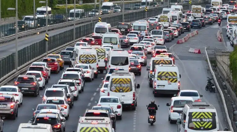 Bayram Tatili Bitiyor! Milyonlarca Kişi Pazartesi Sabahı Mesaisi Başlıyor