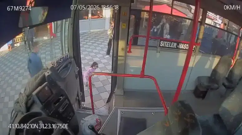 Otobüse Tek Başına Binen 2 Yaşındaki Çocuğu Şoför Fark Etti