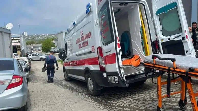 Yük asansörü koptu: 2 yaralı