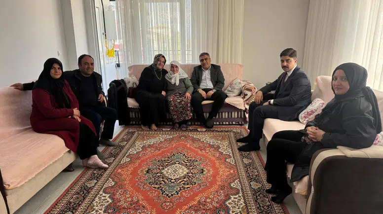 Merzifon'da Anneler Günü’nde Kapıları Çalan Ziyaret