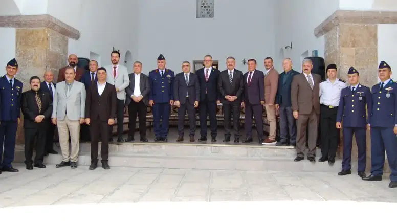 Merzifon’da protokol halkla bayramlaştı