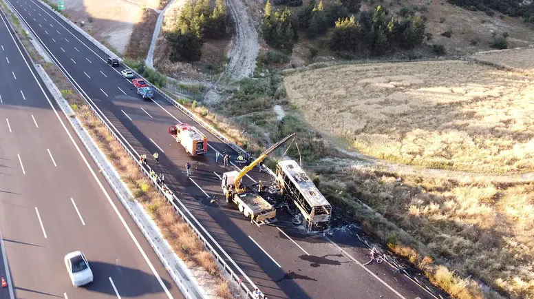 Denizli’de Yolcu Otobüsü Yandı: 1’i Bebek 8 Ölü, 33 Yaralı