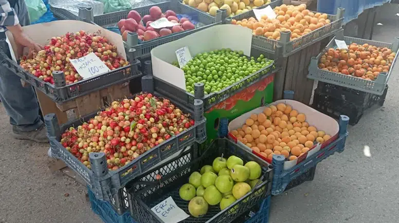 Bayram Öncesi Halk Pazarı Doldu Taştı! Domates Düştü, Limon Cep Yaktı