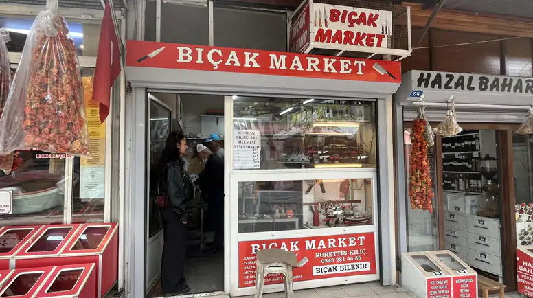Bayram Öncesi Arasta’da Bıçak Mesaisi Başladı