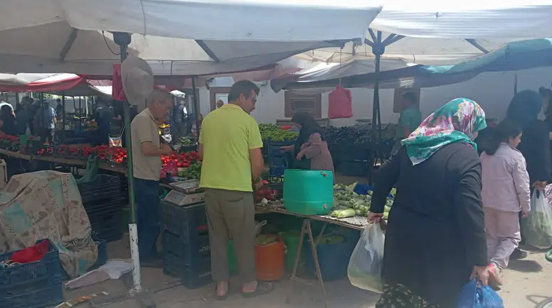 Merzifon Pazarında Fiyatlar Sabit Kaldı! Gözler Yerli Ürünlerdeki İndirime Çevrildi
