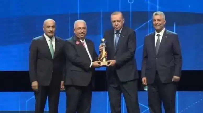 AHLATCI, İhracat Şampiyonluğu Ödülünü Cumhurbaşkanı Erdoğan'ın Elinden Aldı