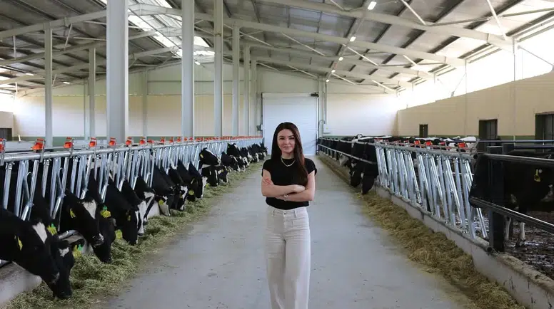 Çorumlu Genç Kadın Mimar Köyüne Süt Üretim Çiftliği Kurdu