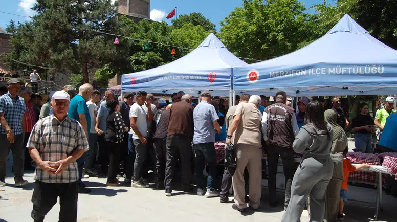 Merzifon’da Muharrem Bereketi! Vatandaşlara Aşure İkramı Yapıldı