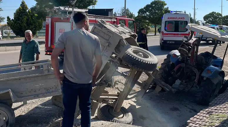 Merzifon'da Traktör devrildi: Sürücüsü Yaralandı