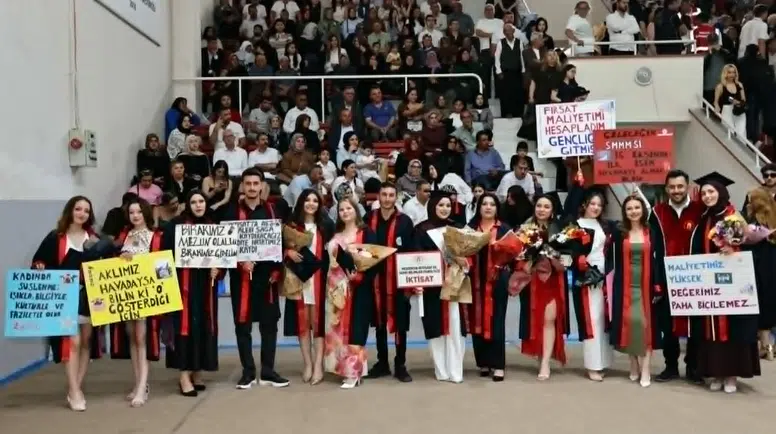 Amasya Üniversitesi’nde Mezuniyet Coşkusu! 350 Öğrenci Kep Attı