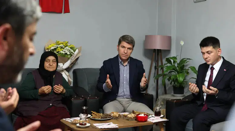 Vali Bakan Şehit Ailesinin Kapısını Çaldı