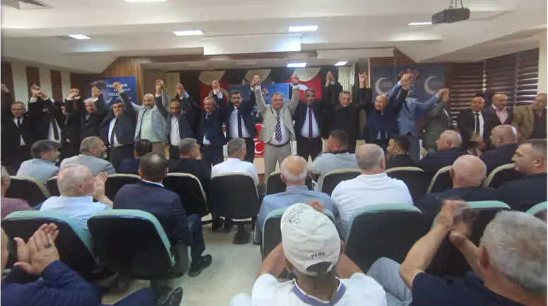 MHP Merzifon'da Yeni Dönem Başladı! Cüneyt Yamak İlçe Başkanı Seçildi