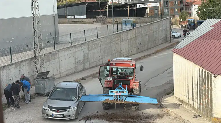 Merzifon’da Görünmez Kaza: Zirai Alet Otomobile Çarptı